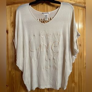 Cowgirl Tuff Oversized Short Sleeve Size Small Rayon Blend Ivory Embroidered Top
